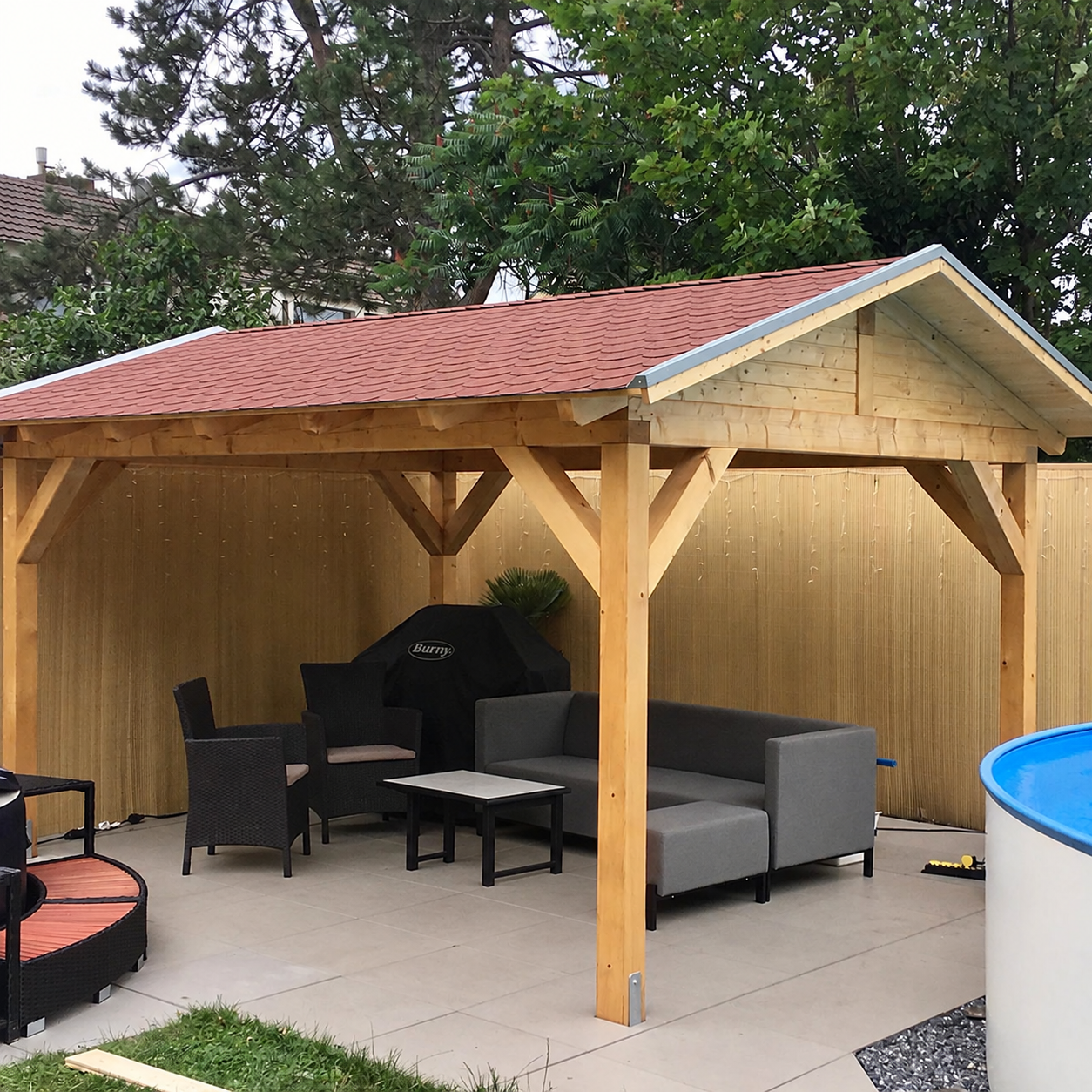 Fertiger Gartenpavillon mit Sitzplatz